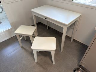 Mesa extensible cocina + 2 taburetes