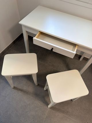 Mesa extensible cocina + 2 taburetes