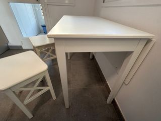 Mesa extensible cocina + 2 taburetes