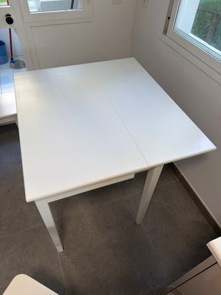 Mesa extensible cocina + 2 taburetes
