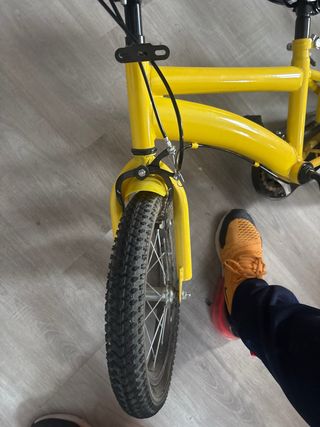 Bicicleta infantil amarilla