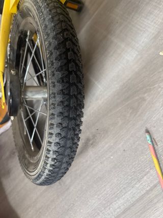 Bicicleta infantil amarilla