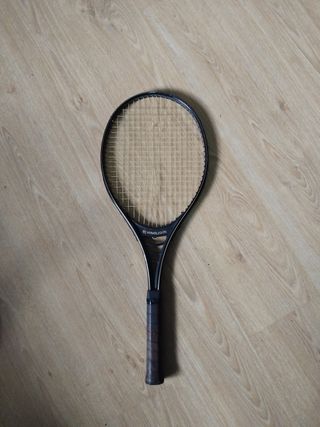 3 raquetas de tenis con cuerdas rotas