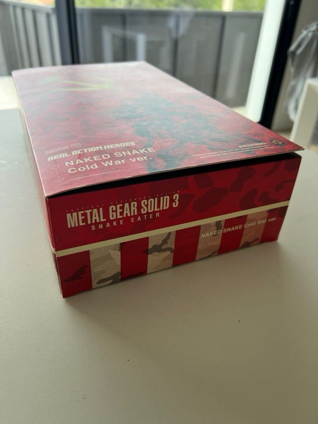Figura di serpente nudo in Metal Gear Solid 3