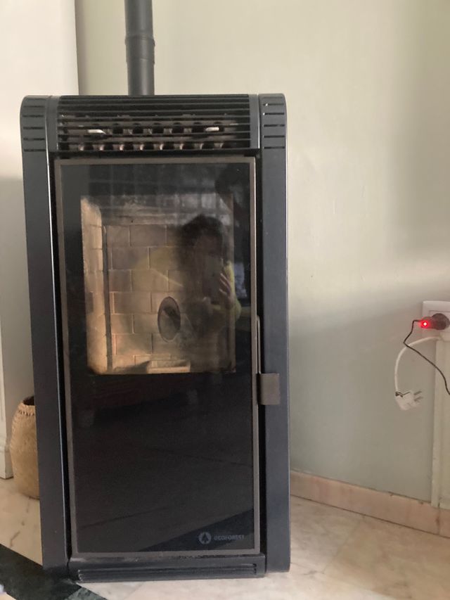 Estufa de pellets gran potencia. Modelo Vigo 2010