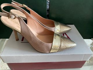 Zapatos Pedro Miralles Talla 40 Beige y Dorado