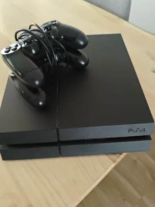PS4 (PlayStation 4) Negra + 2 Mandos