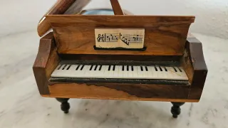 Piano musical decorativo madera Chopin