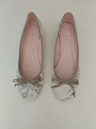 Zapatos con cuña pequeña señora estampado serpient