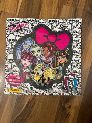 Álbum Cromos Monster High Panini con algunos cromo