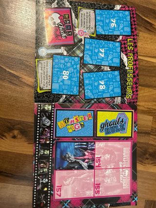 Álbum Cromos Monster High Panini con algunos cromo