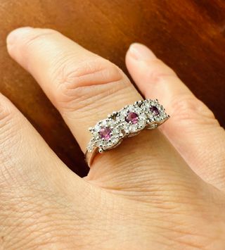 Anillo Oro Blanco 18K Rubíes y Diamantes Naturales
