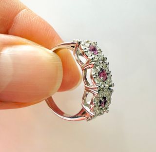 Anillo Oro Blanco 18K Rubíes y Diamantes Naturales