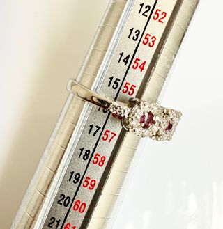 Anillo Oro Blanco 18K Rubíes y Diamantes Naturales