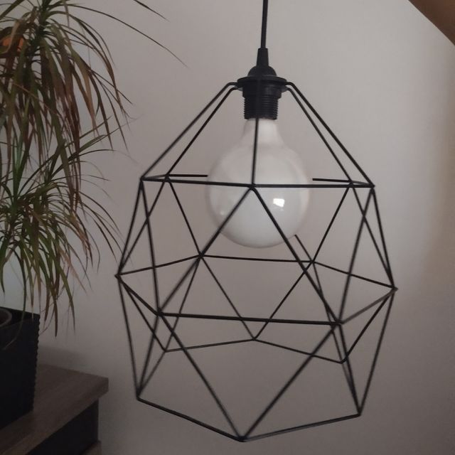 Lámpara geométrica moderna – estilo industrial