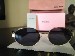 Óculos de Sol Miu Miu Dourado e Preto