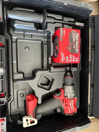 Taladro Milwaukee M18 FUEL con Batería