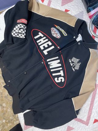 Cazadora Bershka estilo bomber racing