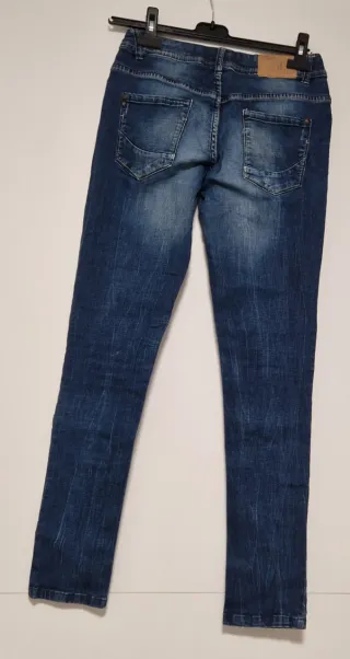 Pantalón vaquero desgastado