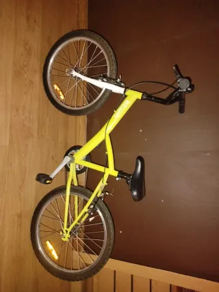 Bicicleta infantil amarilla