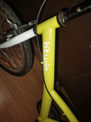 Bicicleta infantil amarilla