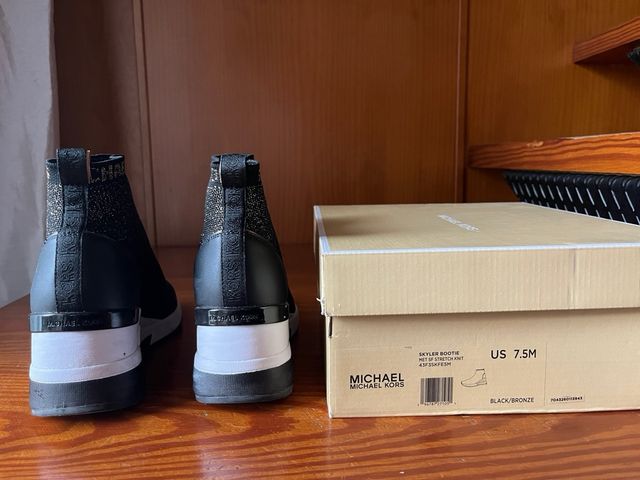 Botines Michael Kors plataforma negro/dorado