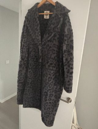 Abrigo estampado leopardo 
