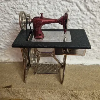 Mini máquina coser vintage encendedor