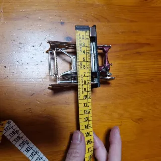 Mini máquina coser vintage encendedor