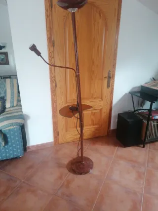 Lámpara de pie madera con foco regulable