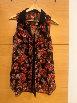 Camisa flores negra y roja transparente