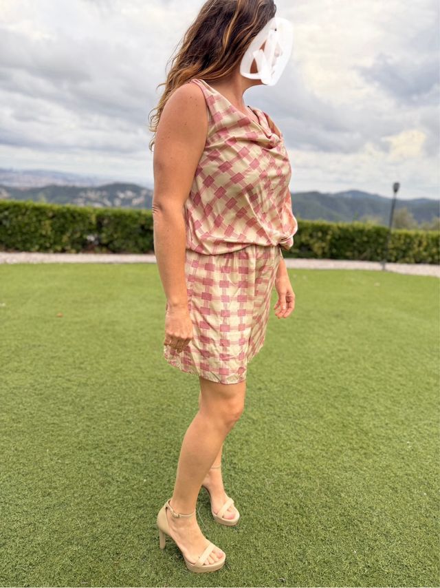 Abito in seta rosa e bianco