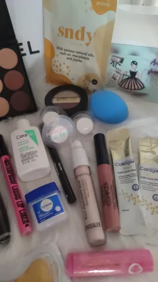 Set trucco palette correttori e altro