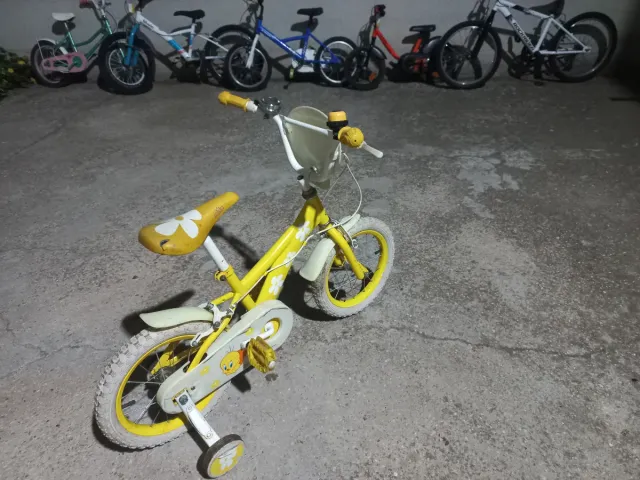 Bicicleta infantil amarilla con Piolin.