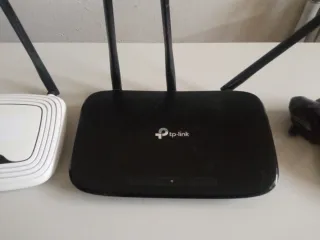 Router TP-Link Negro y Blanco