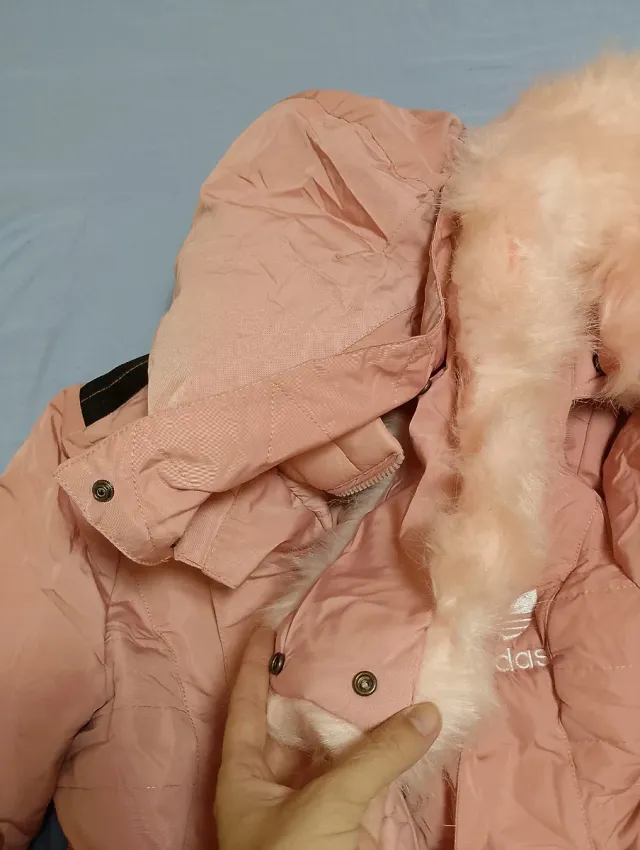 Chaqueton rosa con capucha muy calentita