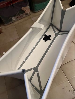 Bañera Stokke plegable para bebé.
