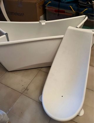 Bañera Stokke plegable para bebé.
