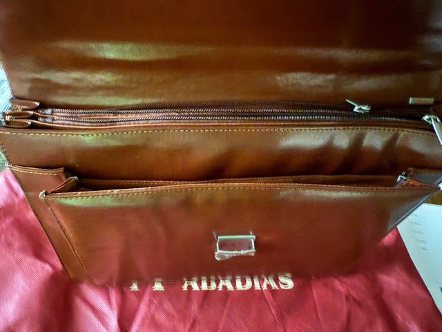 Maletín de piel marrón