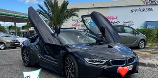 alquilo coche de lujo con conductor.bmw i8 . 