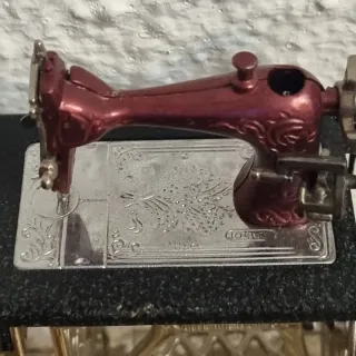 Mini máquina de coser vintage decorativa