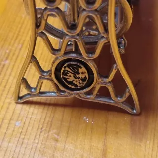 Mini máquina de coser vintage decorativa