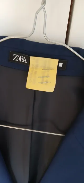 Traje azul Zara chico