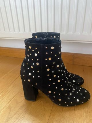 Botines negros tacón tachuelas talla 39