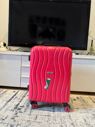 Maleta rosa de viaje
