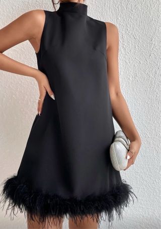 Vestido negro con plumas
