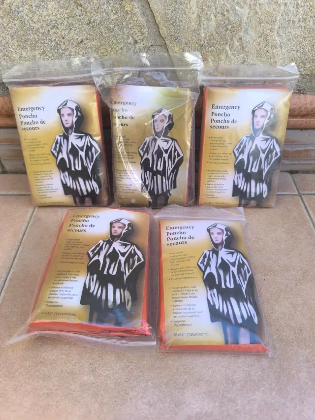 5 Ponchos da Emergenza Impermeabili