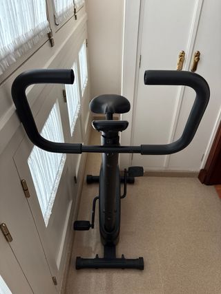 Bicicleta Estática Essential Negra