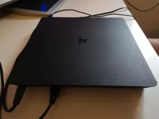 PS4 Slim 1TB Negra + Cables