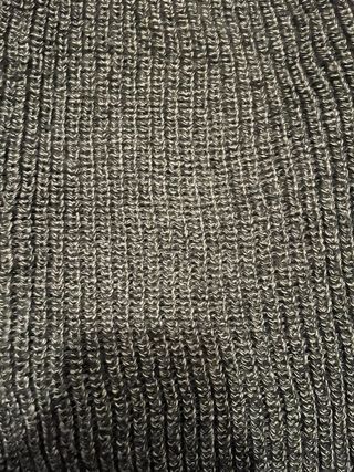 Sciarpa grigia ad anello